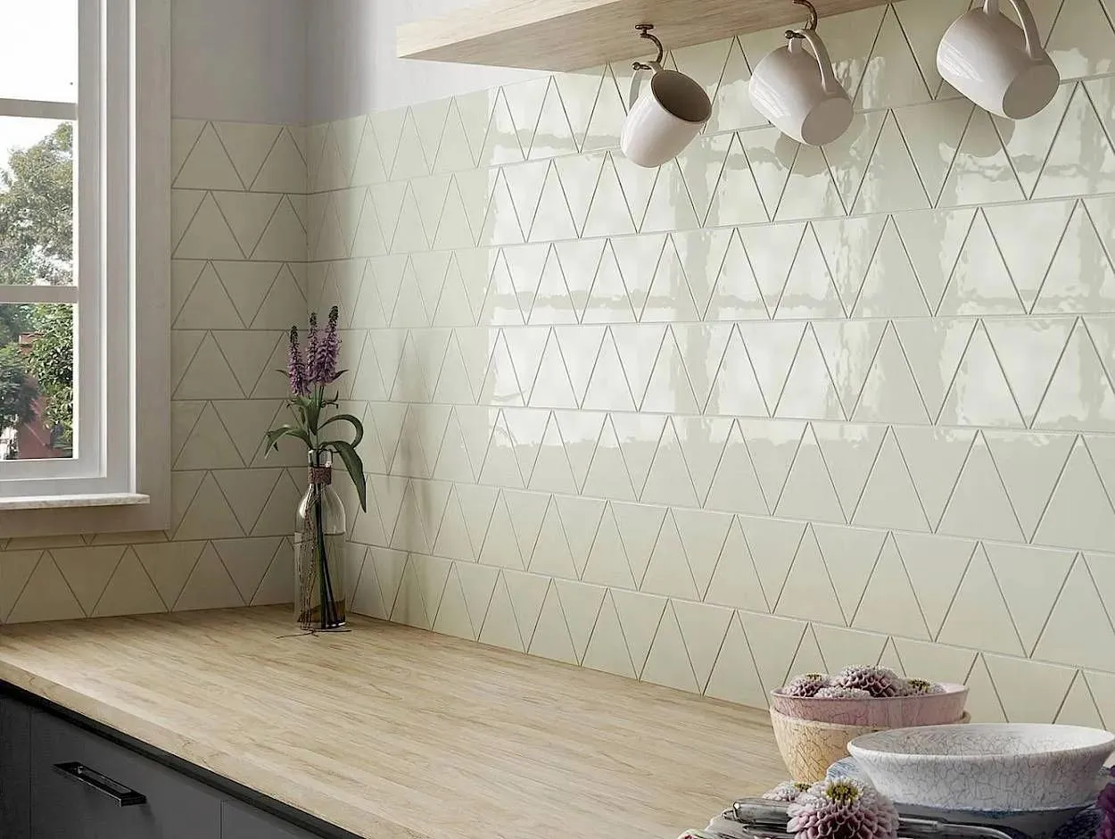 Scale Triangolo Dark Grey Glossy 4-1/2" x 5" (TR23817) Subway Wall Tile
