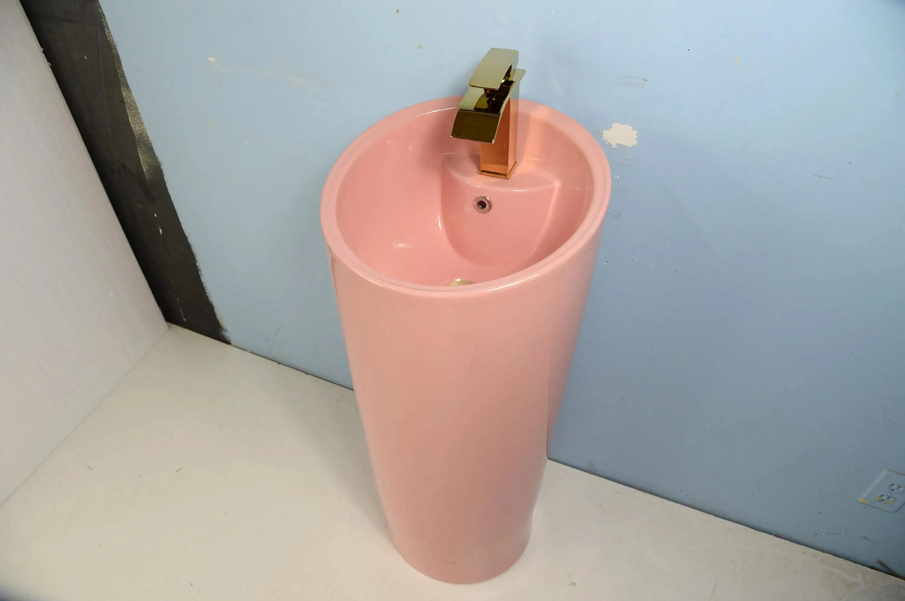 15.5” Ceramic Round Shape Pink Pedestal Sink