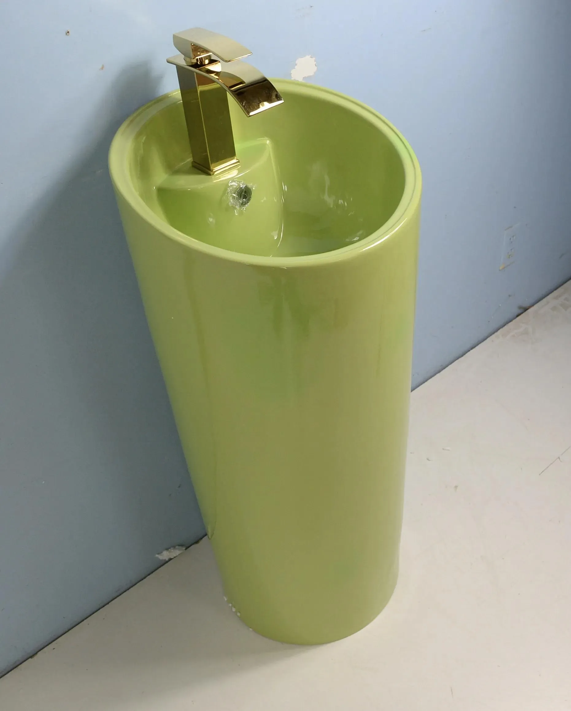 15.5” Ceramic Round Shape Green Pedestal Sink