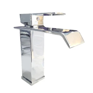  Single Hole Bathroom Sink Faucet in Chrome with Flat Nozzle 