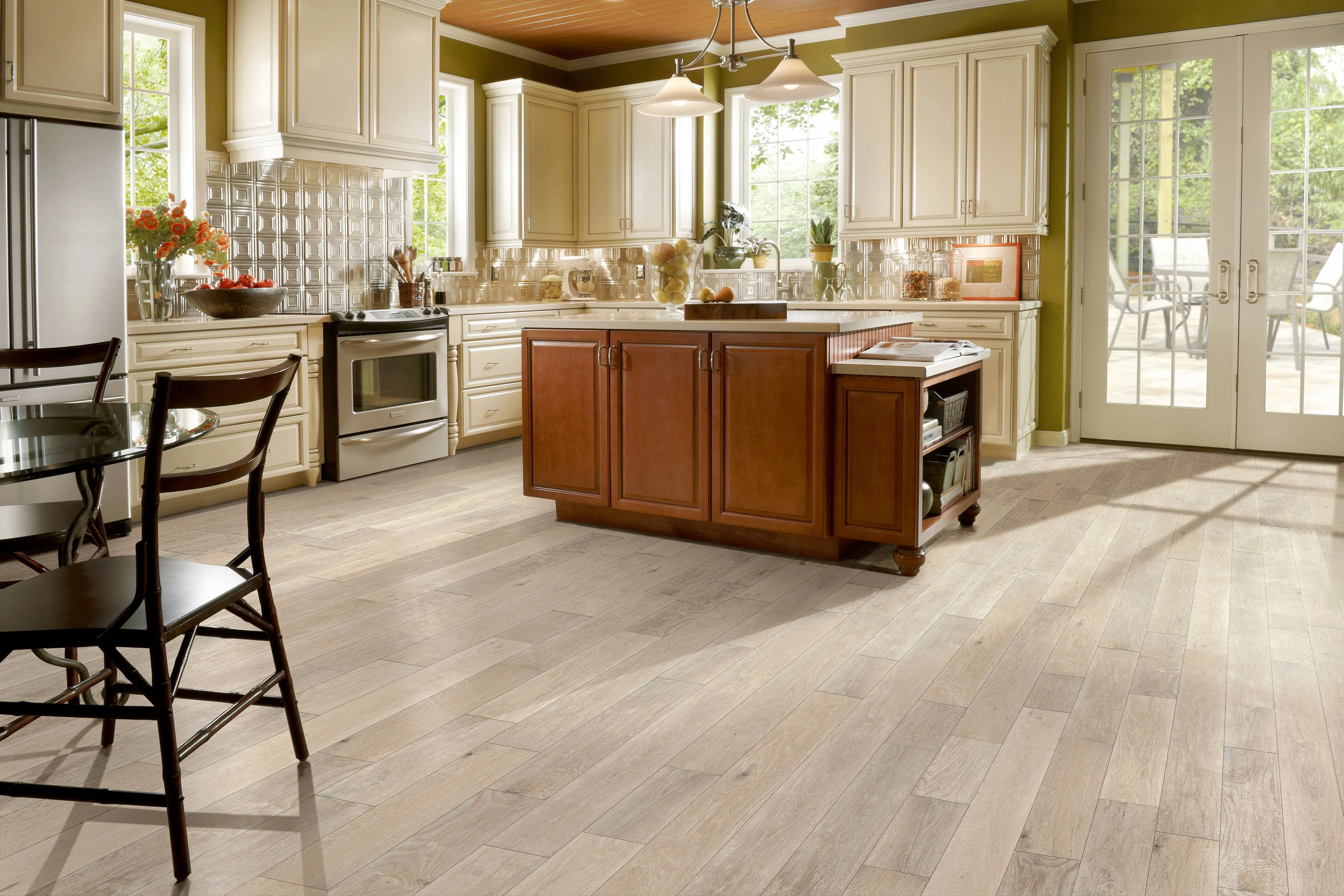 Bruce SnowPeak Signature Scrape Oak Solid Hardwood Flooring (SBKSS59L401H)